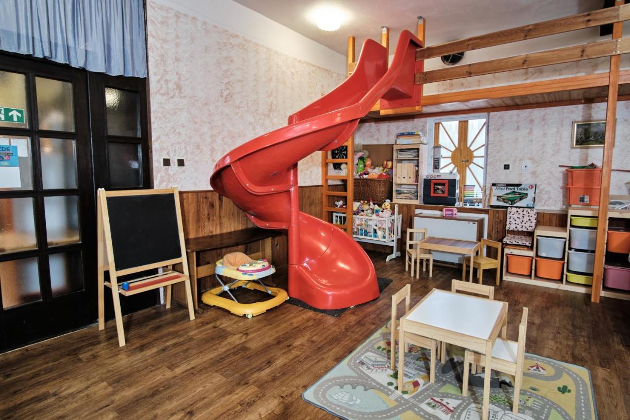 Villa Treehouse Kremilek Jesenice  Esterno foto
